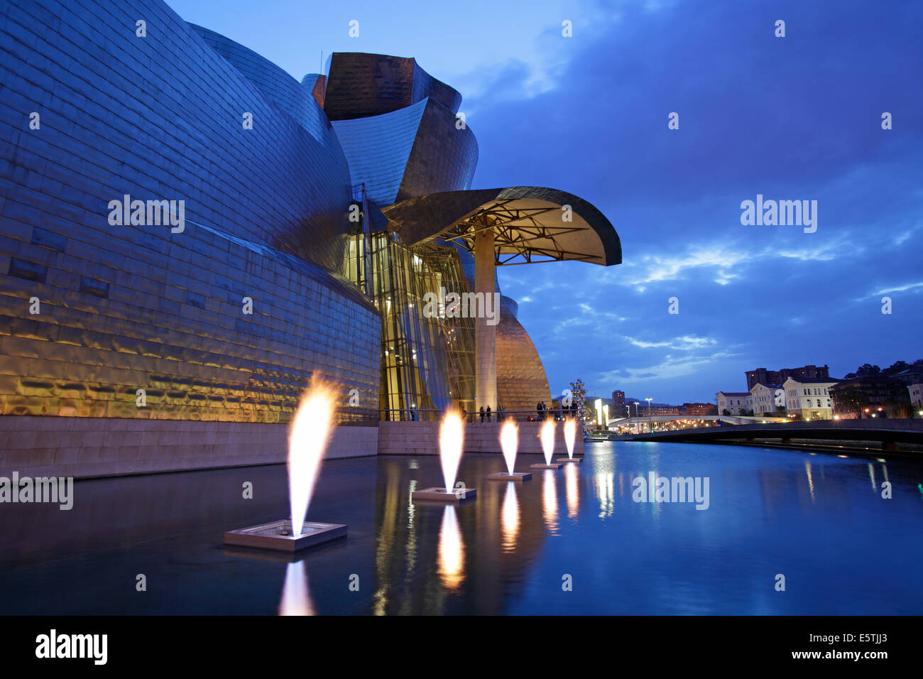 Il moderno museo Guggenheim, Bilbao, Spagna Foto Stock