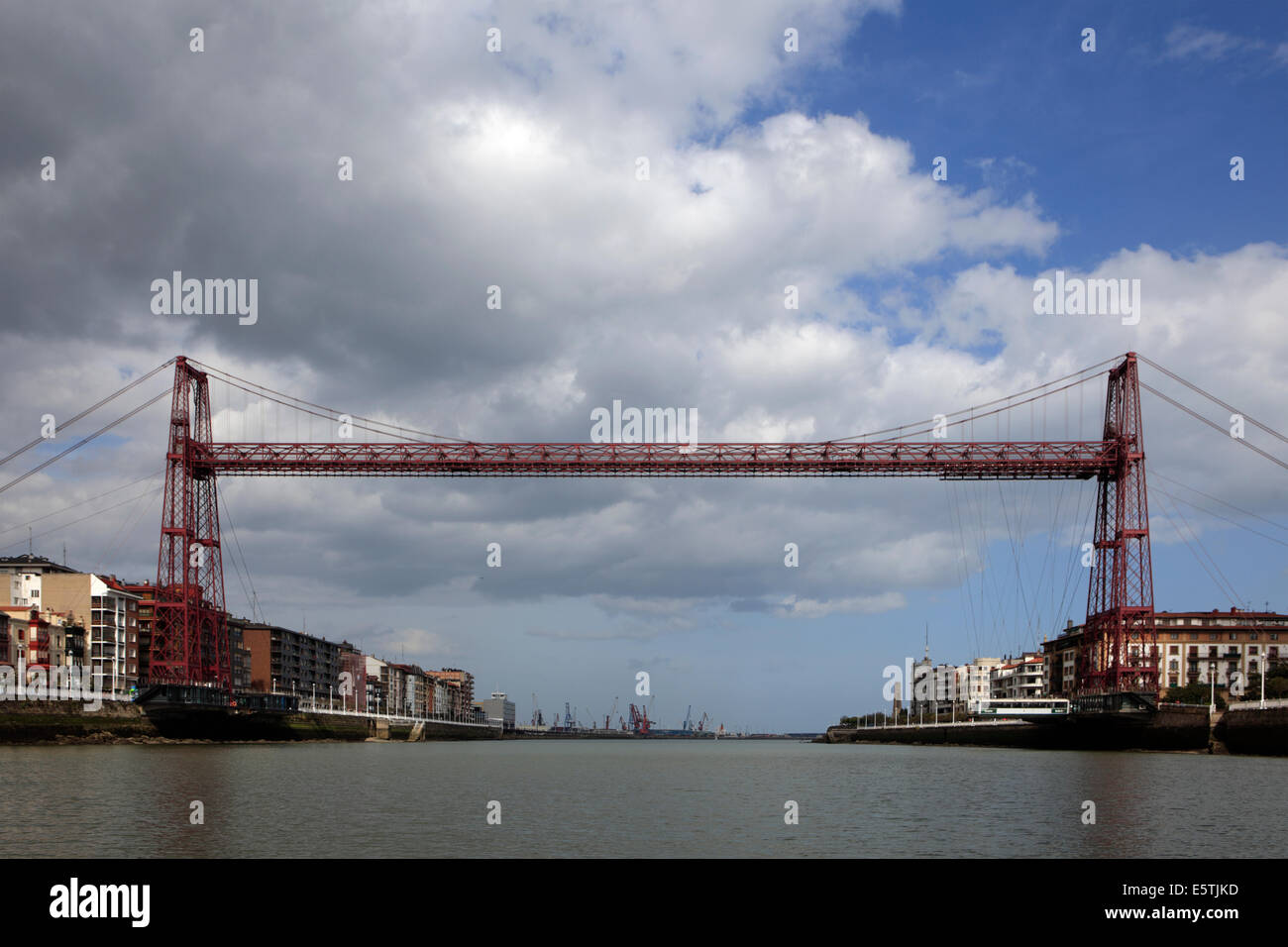 Lo storico Ponte di Vizcaya, transporter bridge con la gondola, Bilbao, Spagna Foto Stock