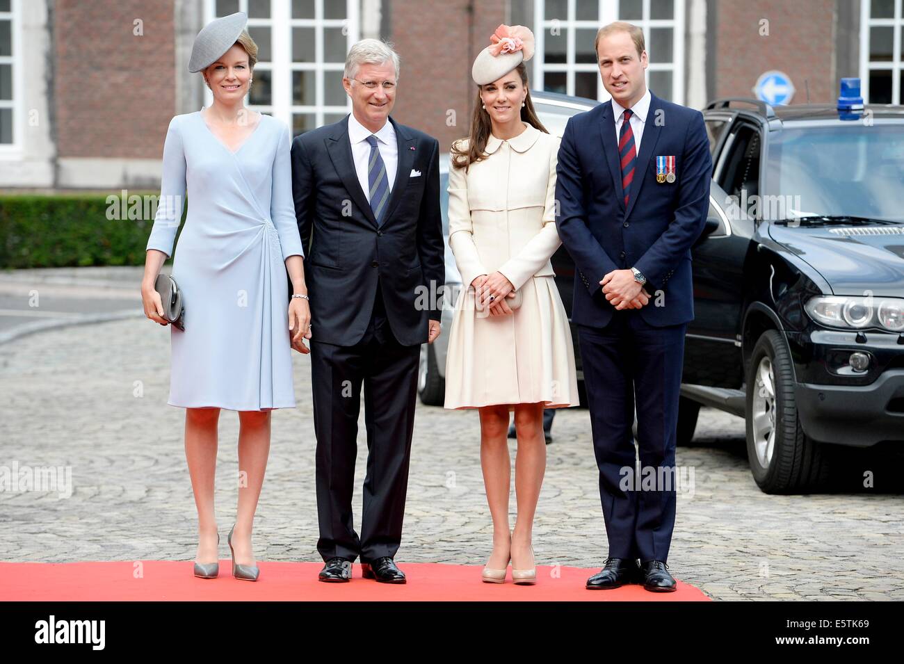 Liegi, Belgio. 04 Ago, 2014. (L-R) Belgio del Regina Mathilde, e Re Philippe e della britannica Catherine, duchessa di Cambridge e il principe William Duca di Cambridge partecipare ad una cerimonia di commemorazione per il centesimo anniversario dello scoppio della Prima Guerra Mondiale in corrispondenza degli alleati nel memoriale Cointe vicino a Liegi, Belgio, 04 agosto 2014. Foto: Patrick van Katwijk/PAESI BASSI E LA FRANCIA - NESSUN SERVIZIO DI FILO-/dpa/Alamy Live News Foto Stock