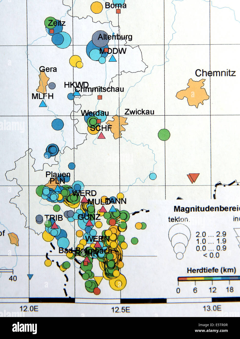 Una mappa prodotta dall'Osservatorio Geo-Physical dell Università di Lipsia sul Collm mostra attività tettonica in Sassonia nel 2013 in Collm, Germania, 06 agosto 2014. Gli esperti sono stati sorpresi dalla grandezza di 3.8 e 4.5 sulla scala Richter degli ultimi terremoti. Foto: JAN WOITAS/DPA Foto Stock