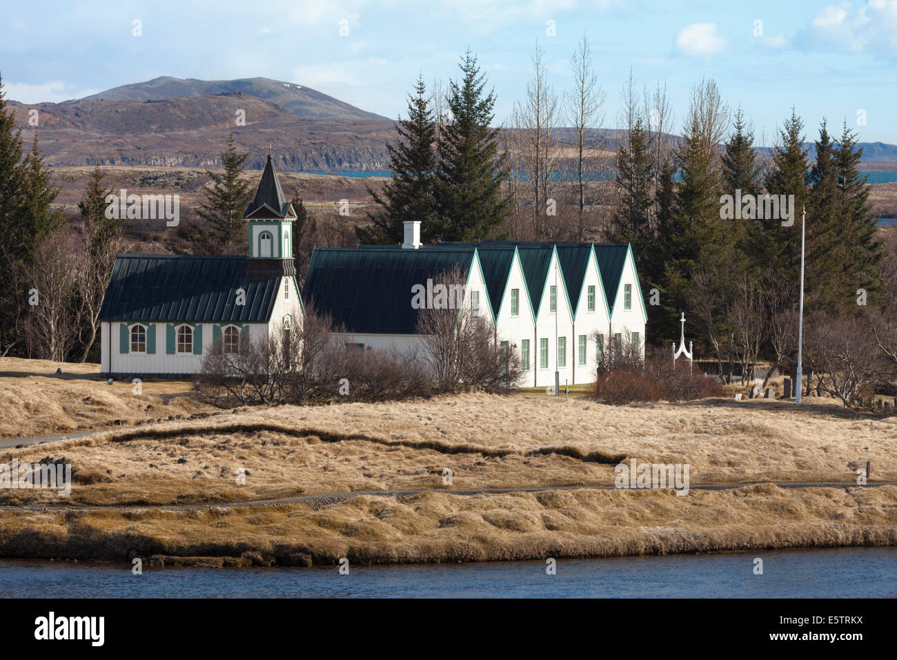 Bianco islandese chiesa in legno Pingvallkirkja, Thingvellir National Park, Islanda Foto Stock