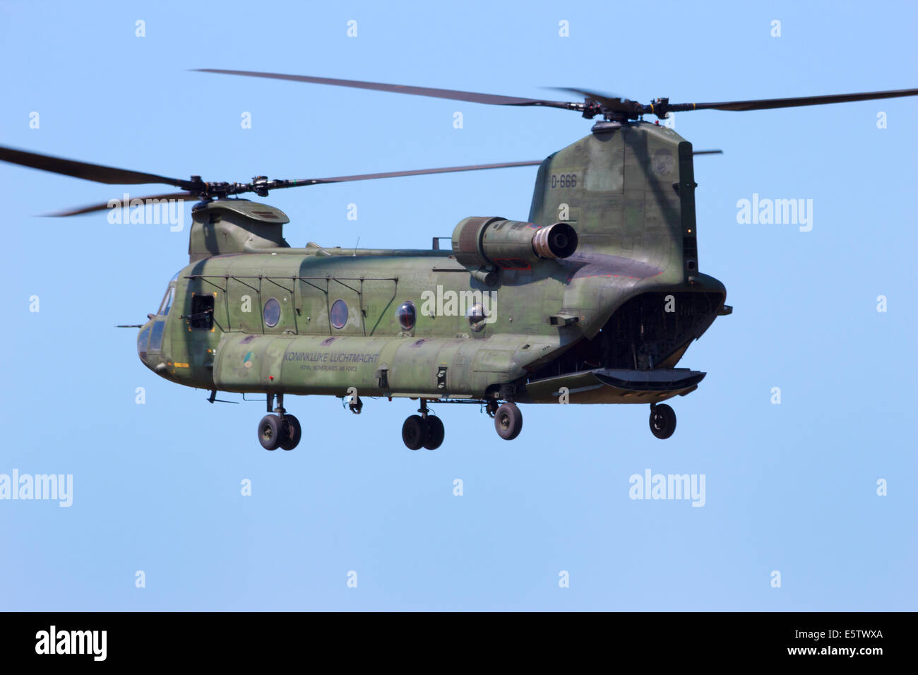 Paesi Bassi Air Force CH-47 elicottero Chinook durante la alimentazione di aria Demo a Royal Netherlands Air Force giorni Giugno Foto Stock