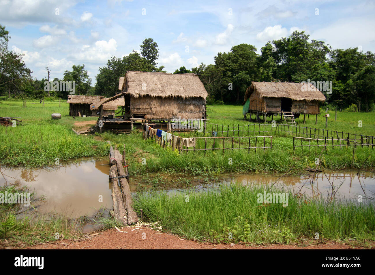 Capanne cambogiano in campagna Foto Stock