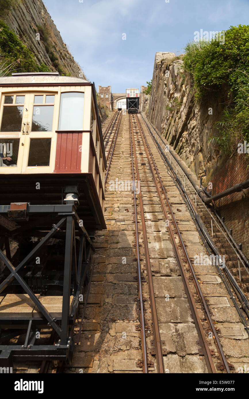 Verso l'alto il colpo di East Hill funicolare, funivia, in Hastings sulla costa del Sussex Foto Stock