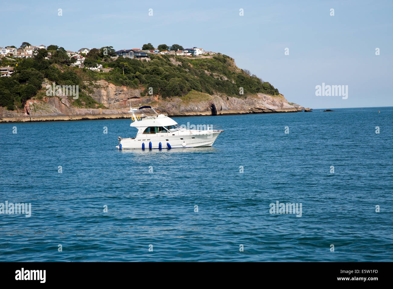Barche sul mare in estate Foto Stock