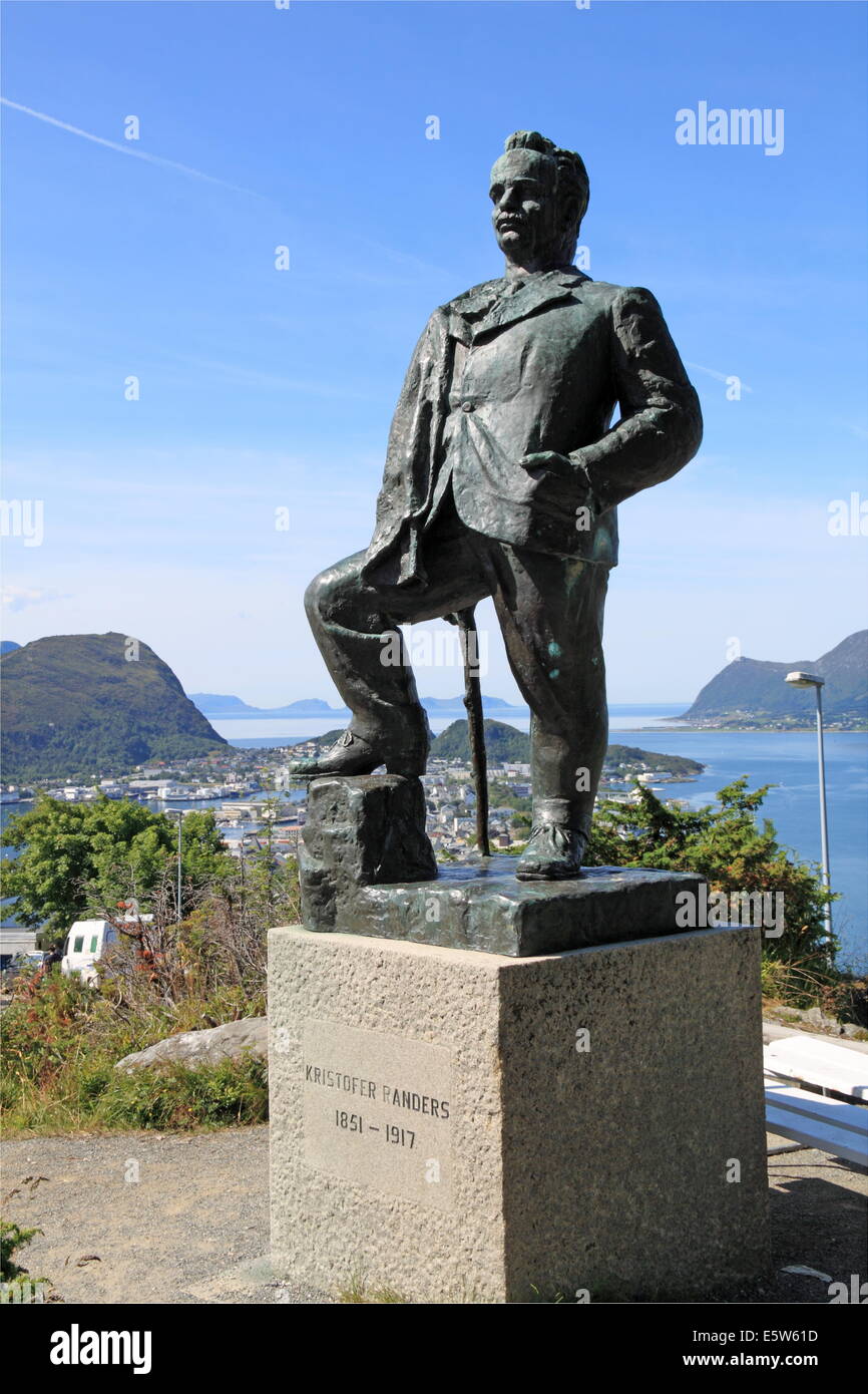 Kristofer Randers statua, Kniven Viewpoint, Ålesund, Sunnmøre, Møre og Romsdal, Vestlandet, Norvegia, Scandinavia, Europa Foto Stock