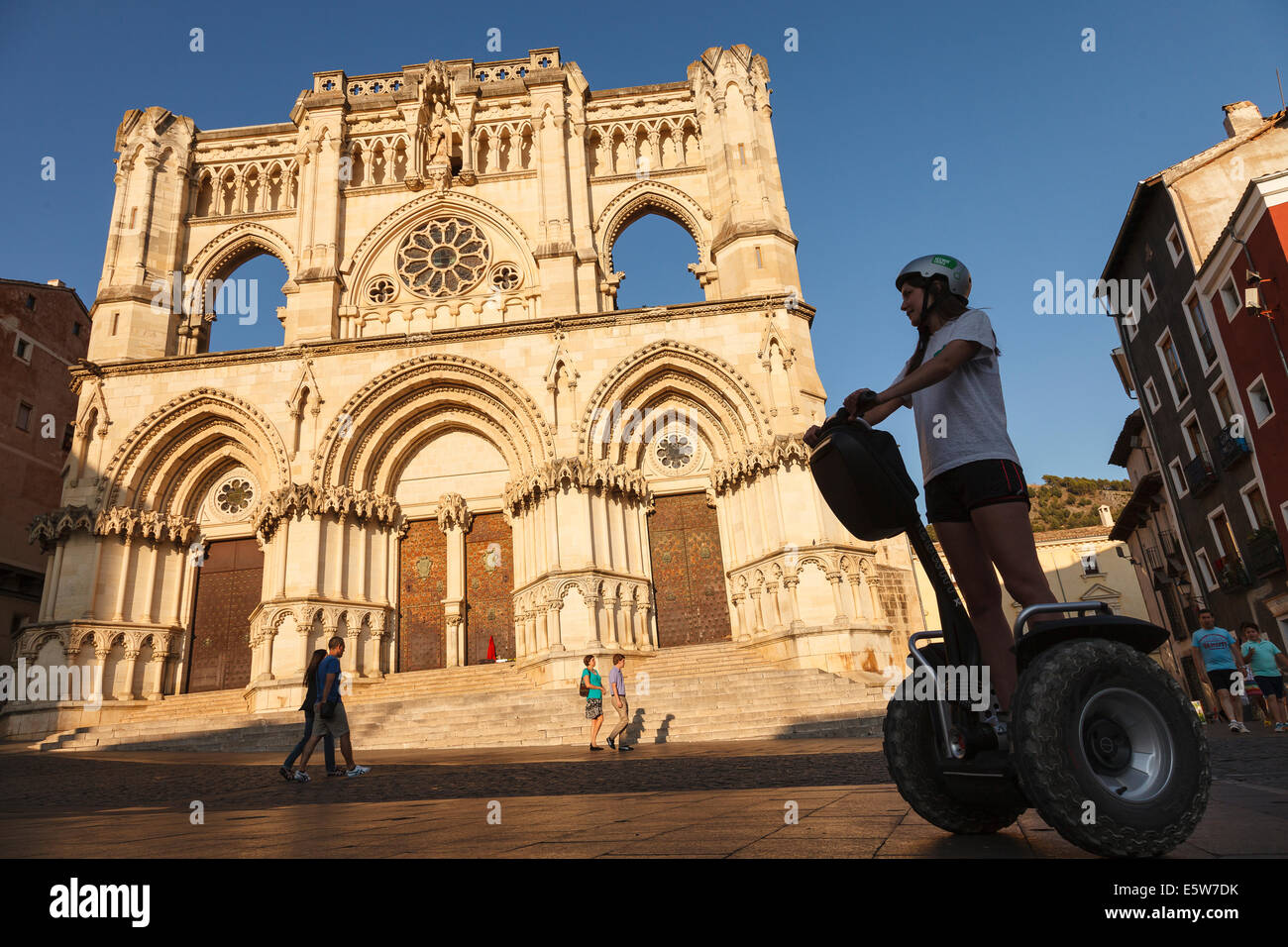 Segway e cattedrale. Cuenca Provenza. Castilla La Mancha. Spagna Foto Stock