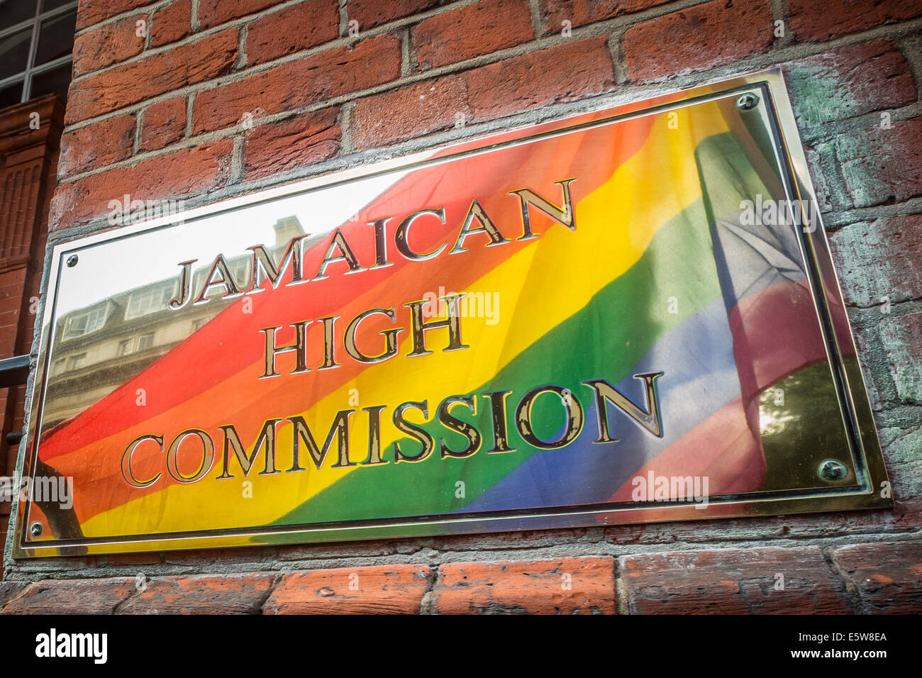 Londra, Regno Unito. Il 6 agosto, 2014. LGBT protesta all' abrogazione Anti-Gay diritto' fuori il giamaicano Alta commissione Credito: Guy Corbishley/Alamy Live News Foto Stock