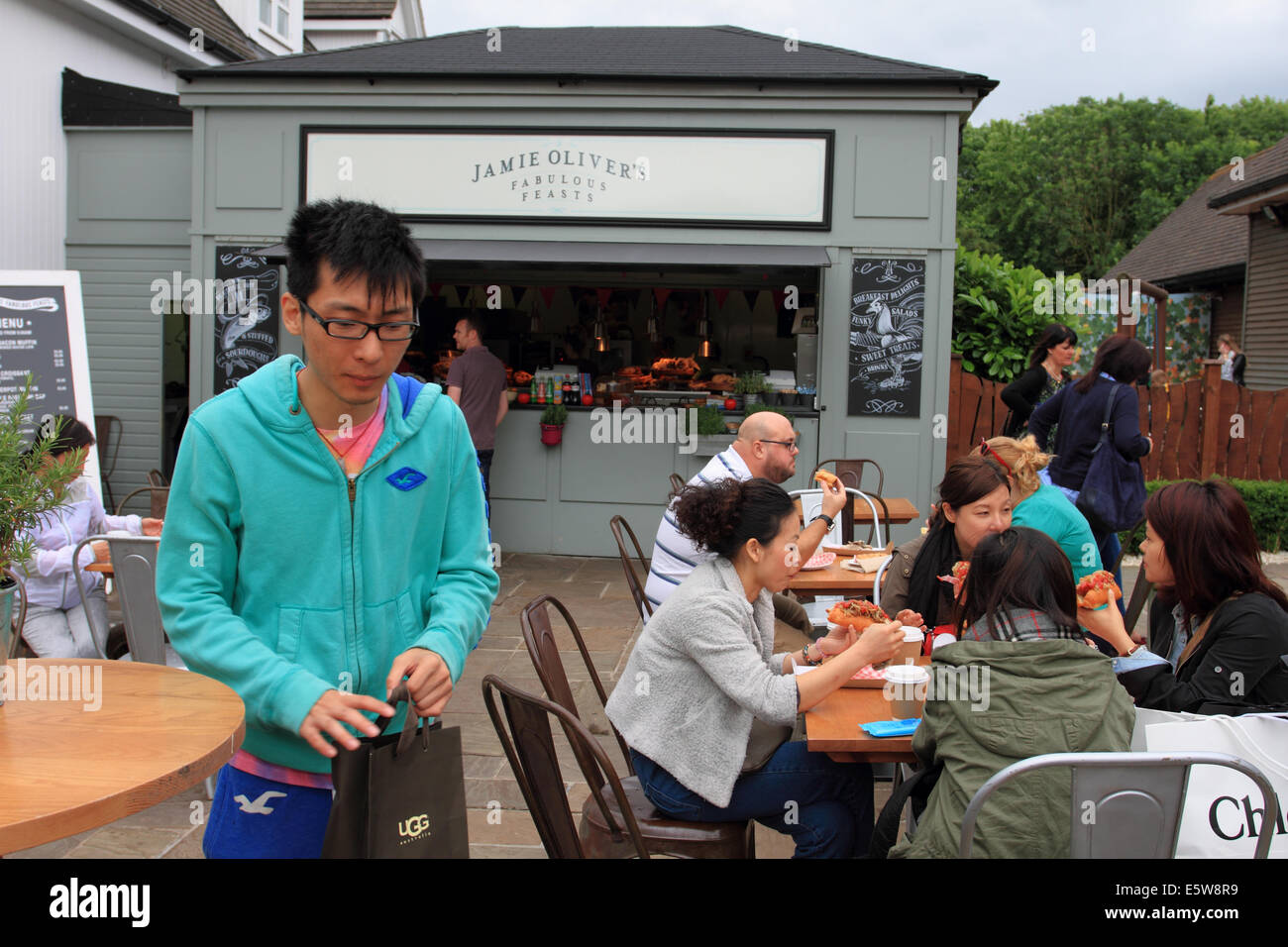 Il Villaggio di Bicester,nome di marca negozi, Jamie Oliver affamata, Cinese shopping,appoggiata,Bicester Oxford, Regno Unito Foto Stock