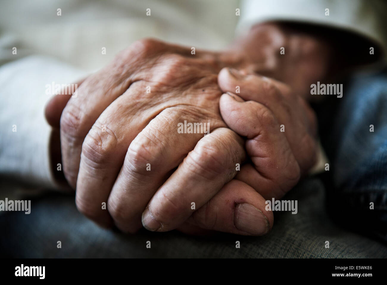 Persona anziana mano Foto Stock