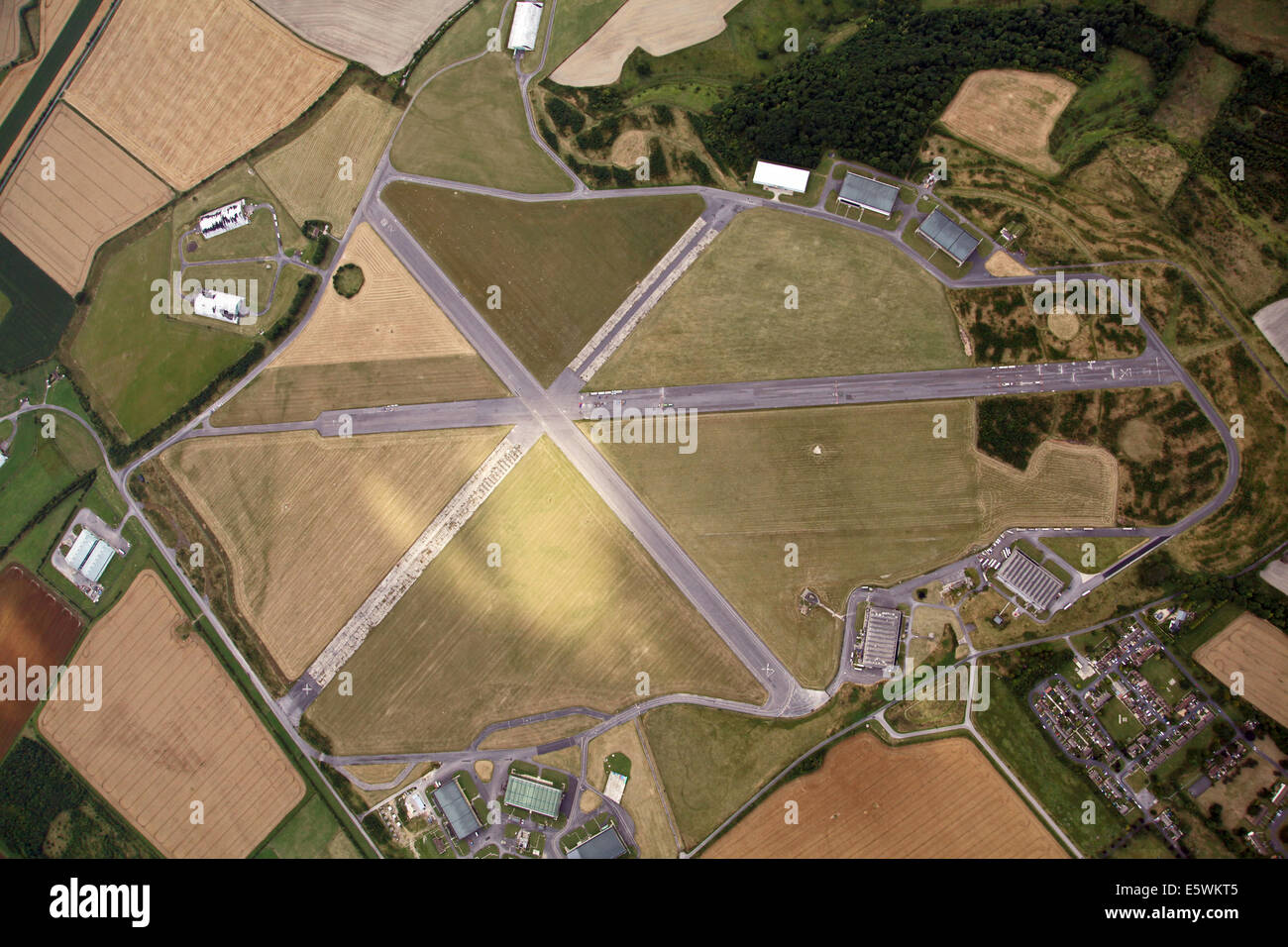 Vista aerea del disuso Aviosuperficie Wroughton vicino a Swindon, Wiltshire, Regno Unito Foto Stock
