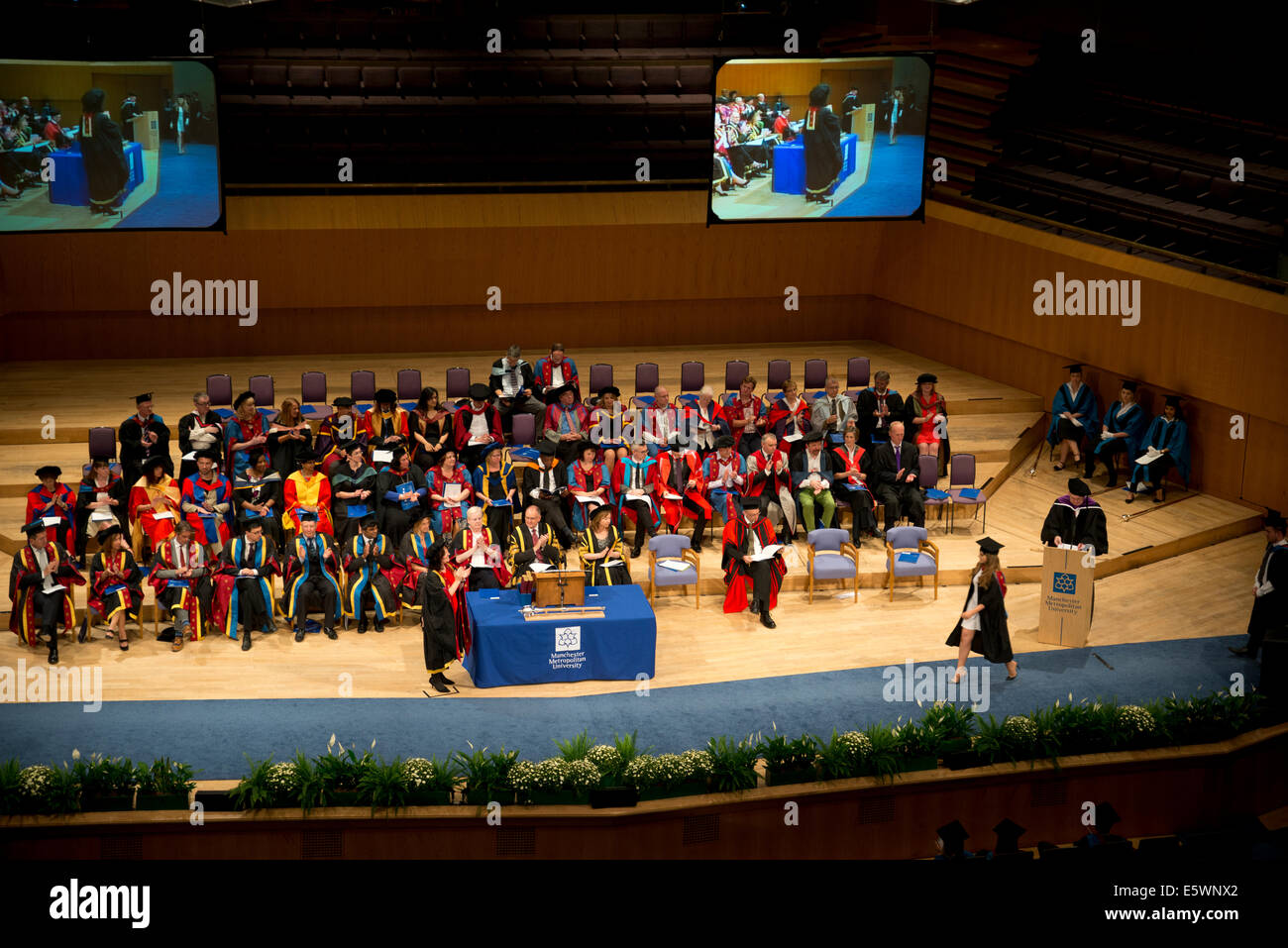 Ceremonia di consegna dei diplomi per Manchester Metropolitan University di Manchester, Regno Unito Foto Stock