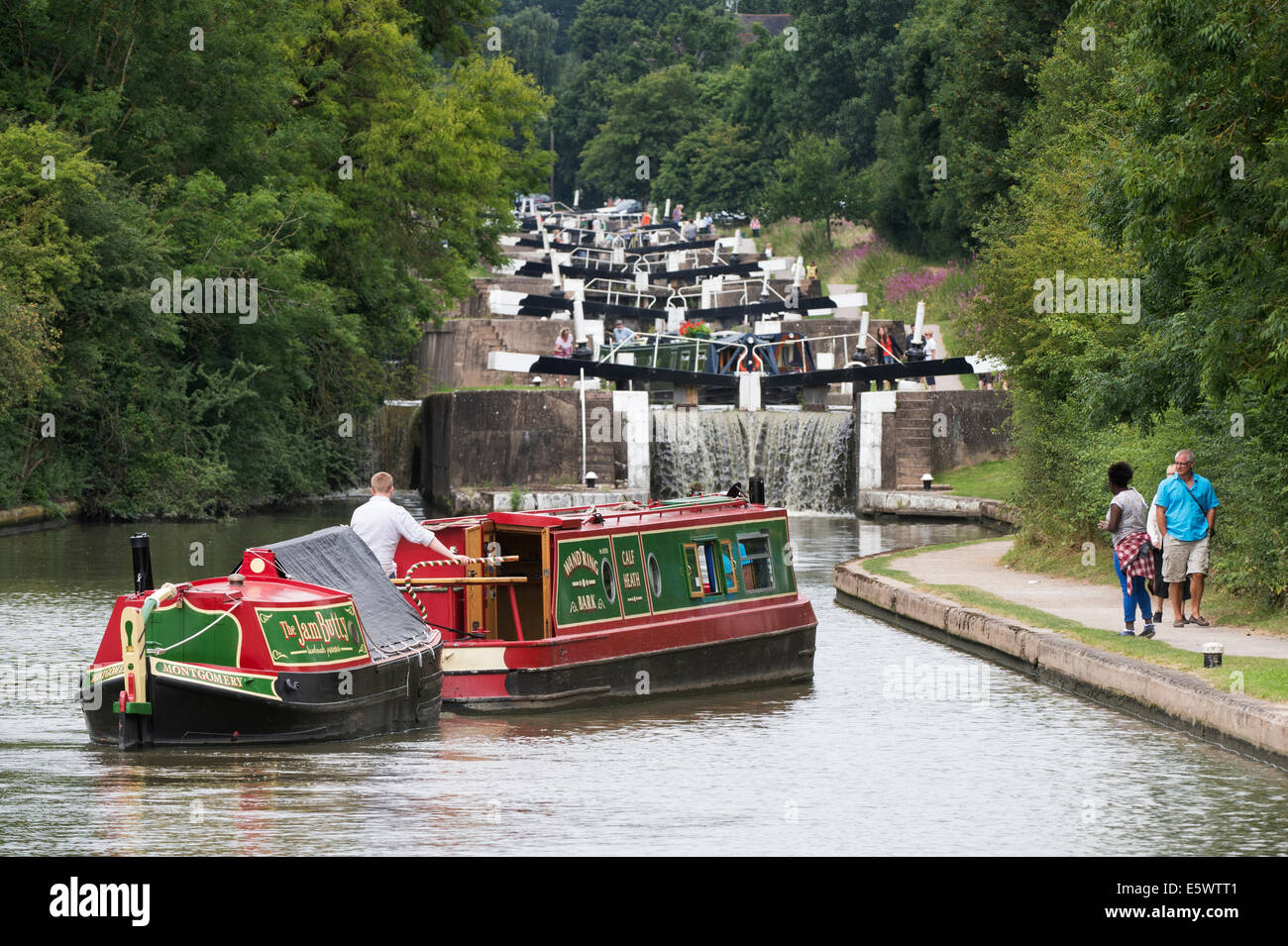 Narrowboats a Hatton si blocca sul Grand Union Canal. Hatton, Warwickshire, Inghilterra Foto Stock