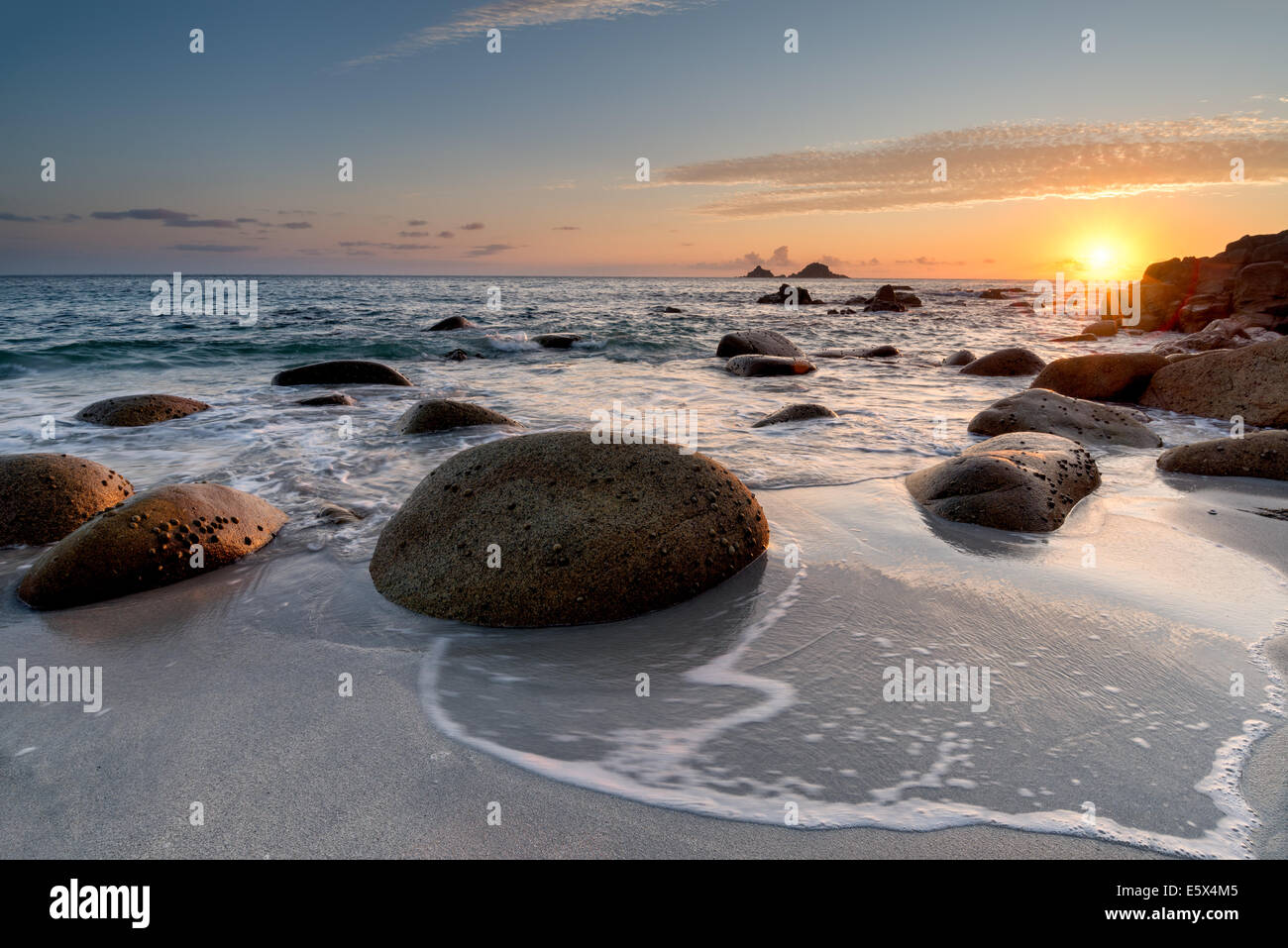 Tramonto a Nanven Porth Beach in culla Valley vicino a San Giusto in Cornovaglia Foto Stock