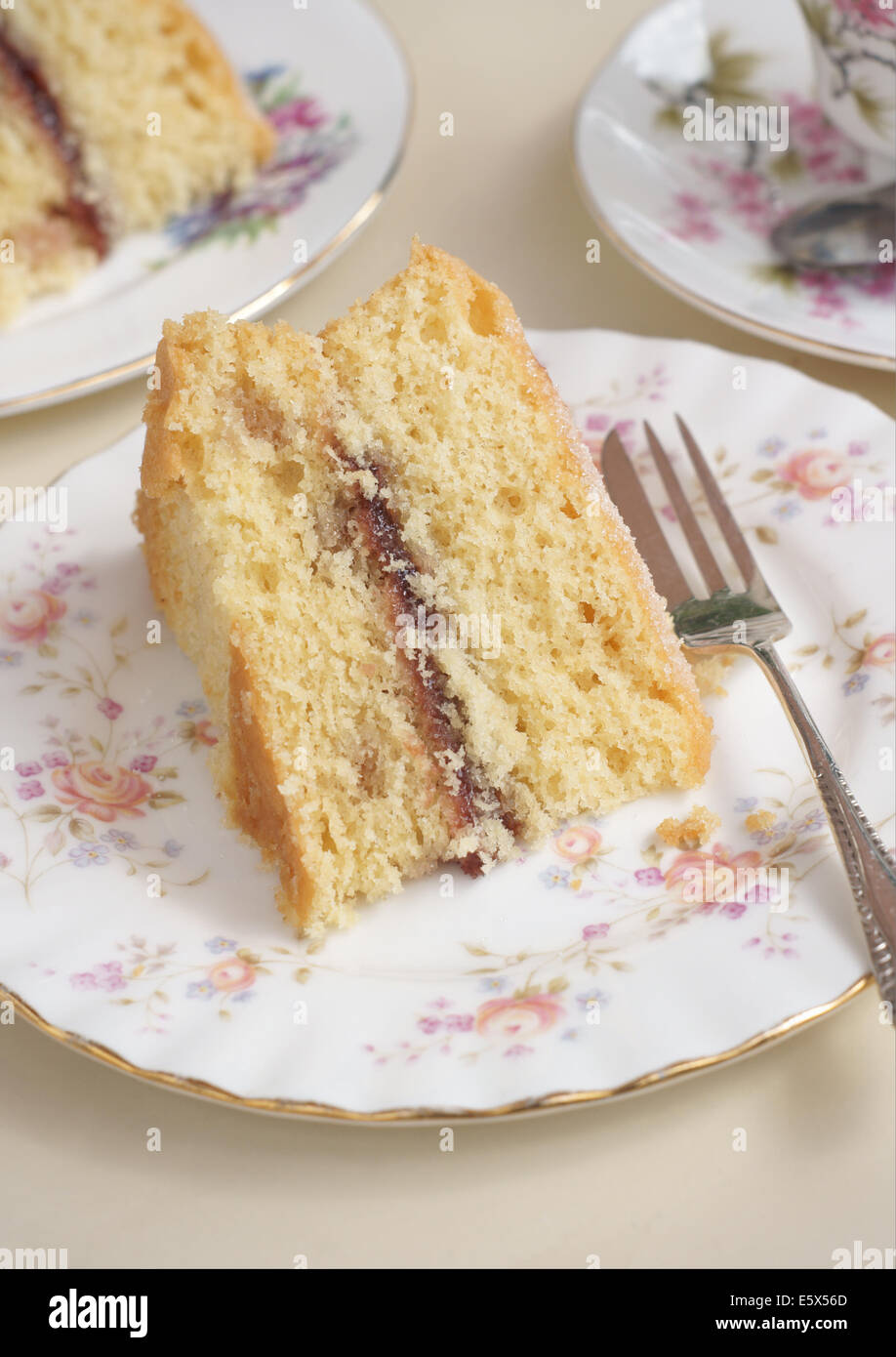 Victoria sponge cake su vintage floral cina Foto Stock