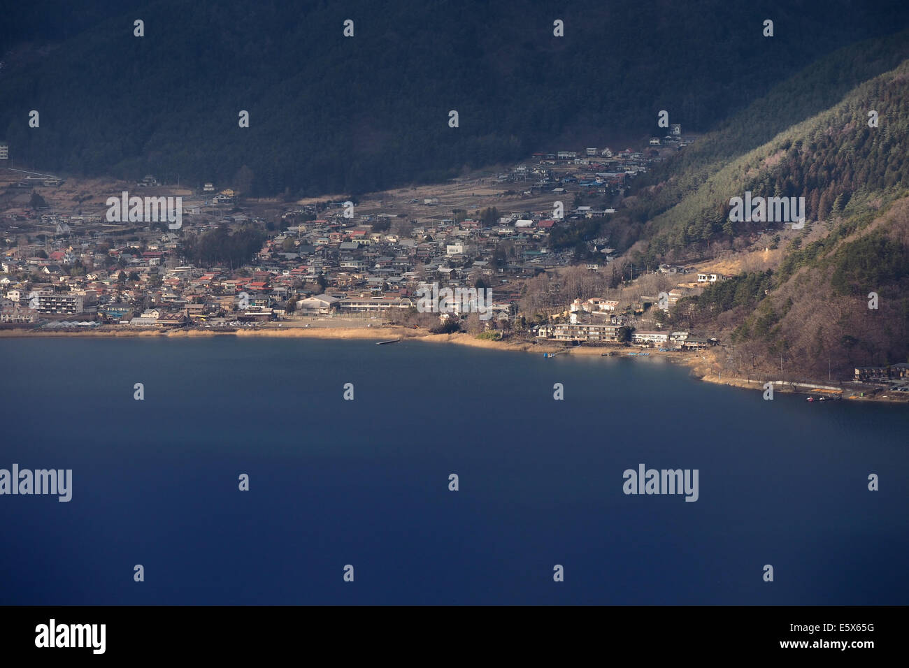 Vista del Lago Kawaguchi da Tenjo-Yama Park, Yamanashi, Giappone Foto Stock