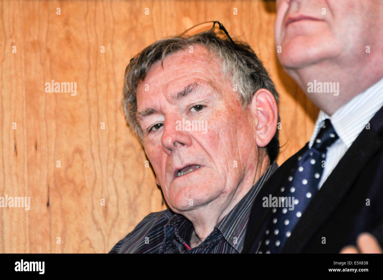 Denis Bradley, co-presidente, lungo con Robin Eames, del gruppo consultivo per il passato in Irlanda del Nord. Credito: Stephen Barnes/Alamy Live News Foto Stock