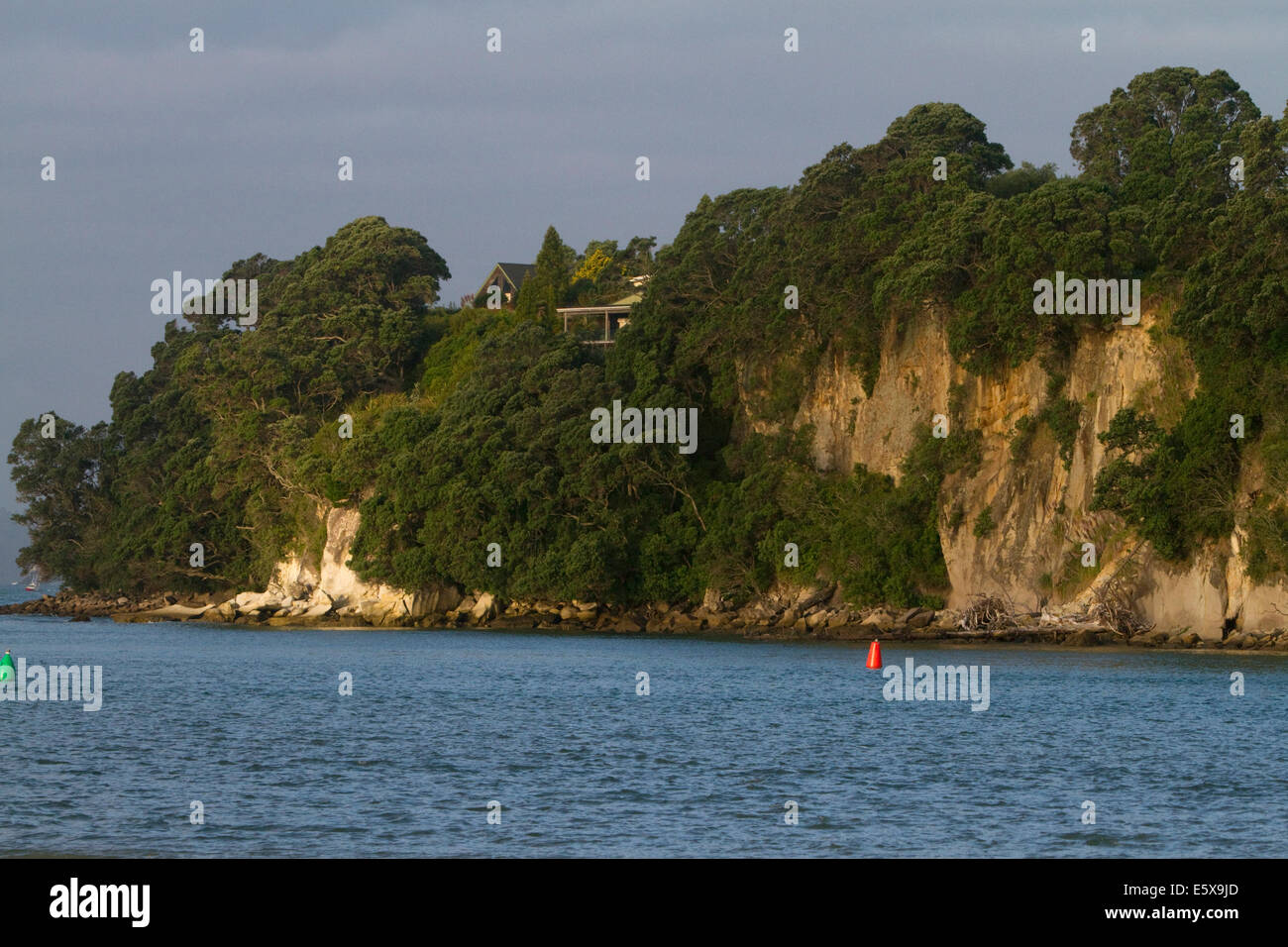 Il mercurio Bay situato sulla costa orientale della Penisola di Coromandel sull'Isola del nord della Nuova Zelanda. Foto Stock