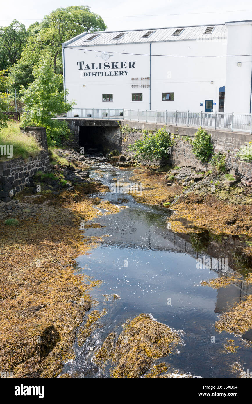 La Talisker Distillery Isola di Skye in Scozia UK Foto Stock