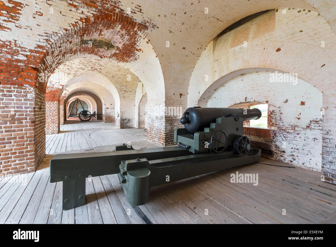 Il cannone nello storico Fort Pulaski monumento nazionale, Cockspur Island, vicino a Savannah, Georgia, Stati Uniti d'America Foto Stock