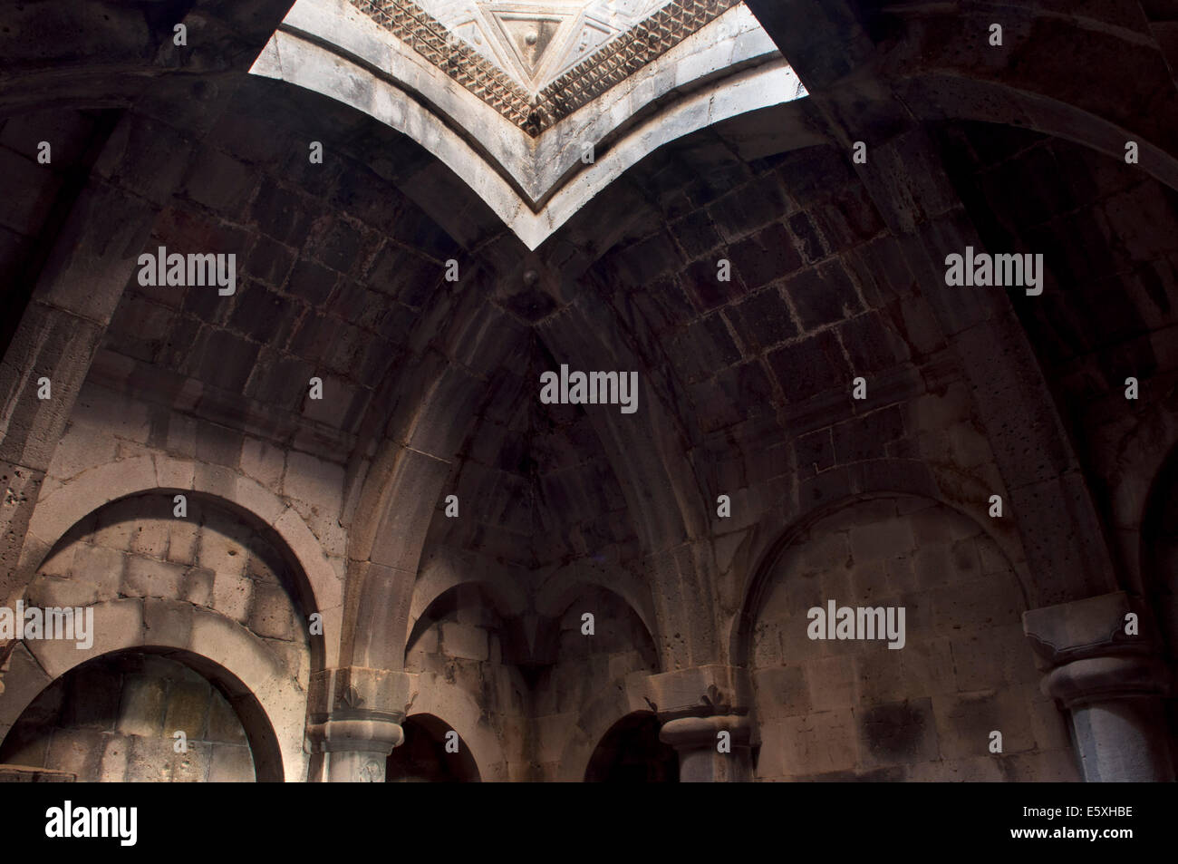 Finestra lucernario nel soffitto del refettorio, haghpat monastero, Armenia Foto Stock