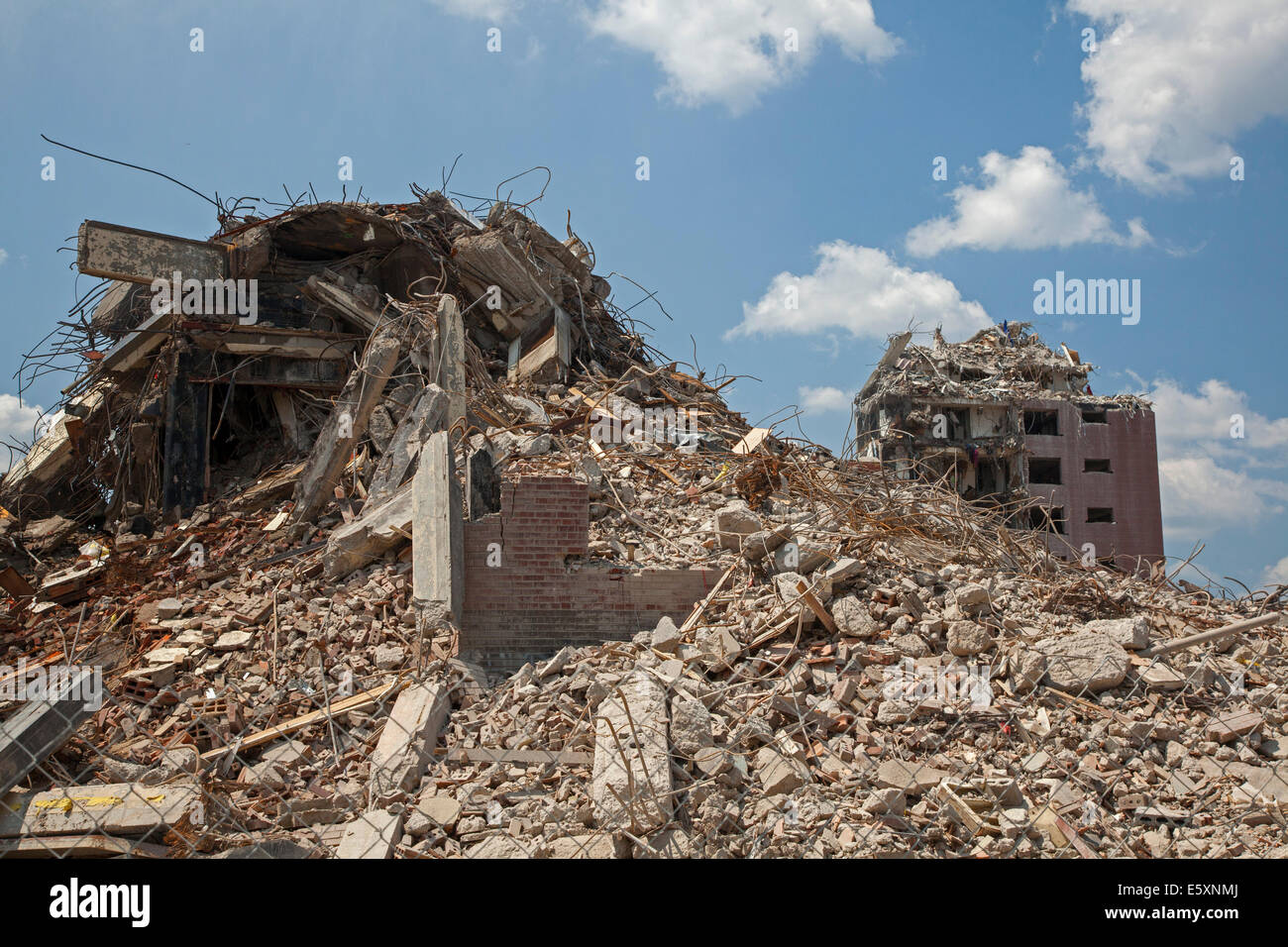 Detroit, Michigan - demolizione del pubblico Brewster-Douglass progetti di edilizia abitativa. Foto Stock