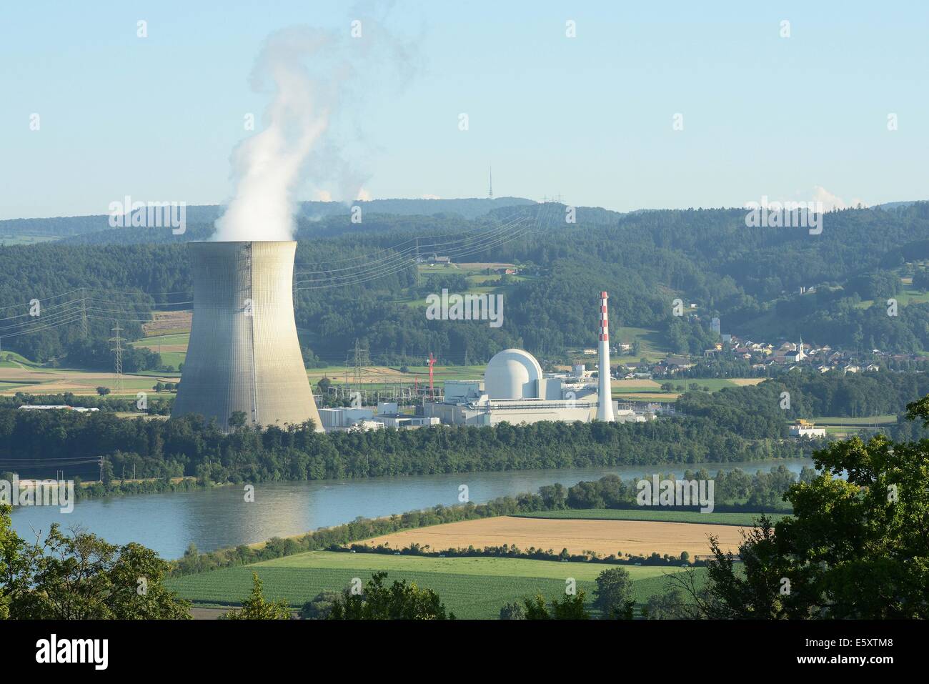 Vista della centrale nucleare di Leibstadt, Svizzera, 17 luglio 2014. Foto Stock