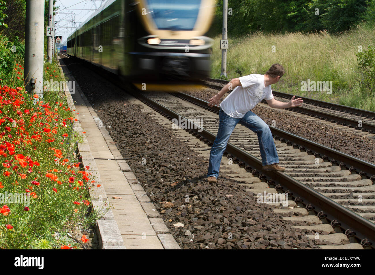 Il suicidio sulla linea ferroviaria - corridoi ferroviari di Praga - Pardubice, Přelouč, Repubblica Ceca Foto Stock