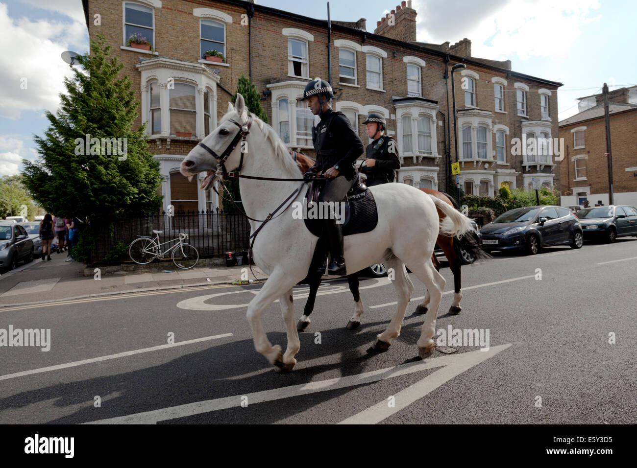 Montate la polizia di Brixton, Londra Foto Stock