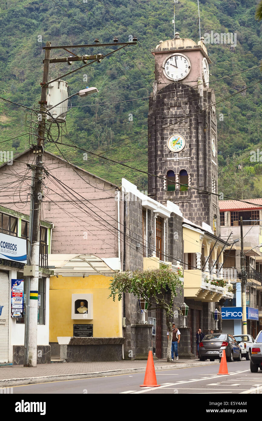 BANOS, ECUADOR - 22 febbraio 2014: l'edificio del comune di Banos, in cui le informazioni turistiche si trova anche Foto Stock