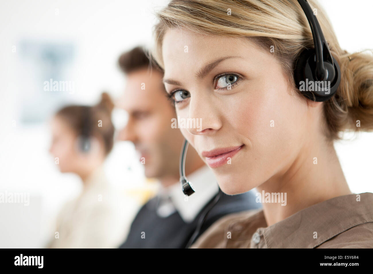 La società di telemarketing lavorano nei call center Foto Stock