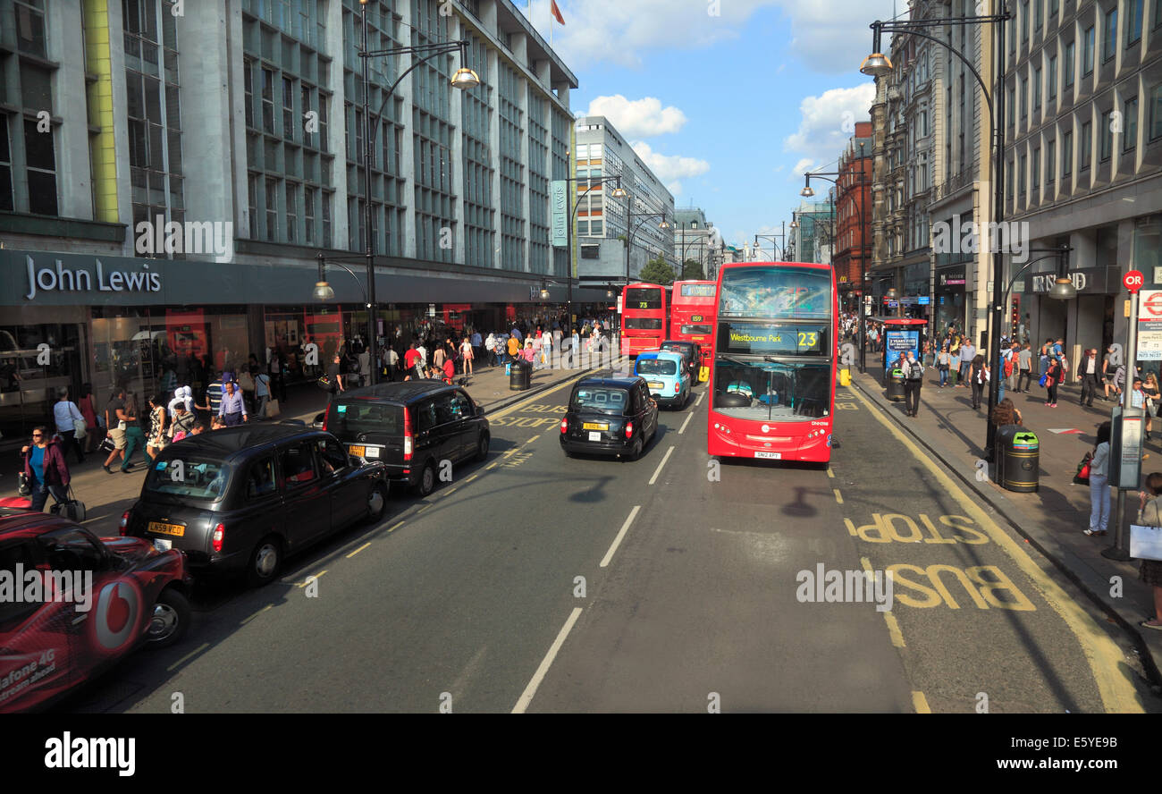 John Lewis Store e vista di Oxford Street West End di Londra Foto Stock