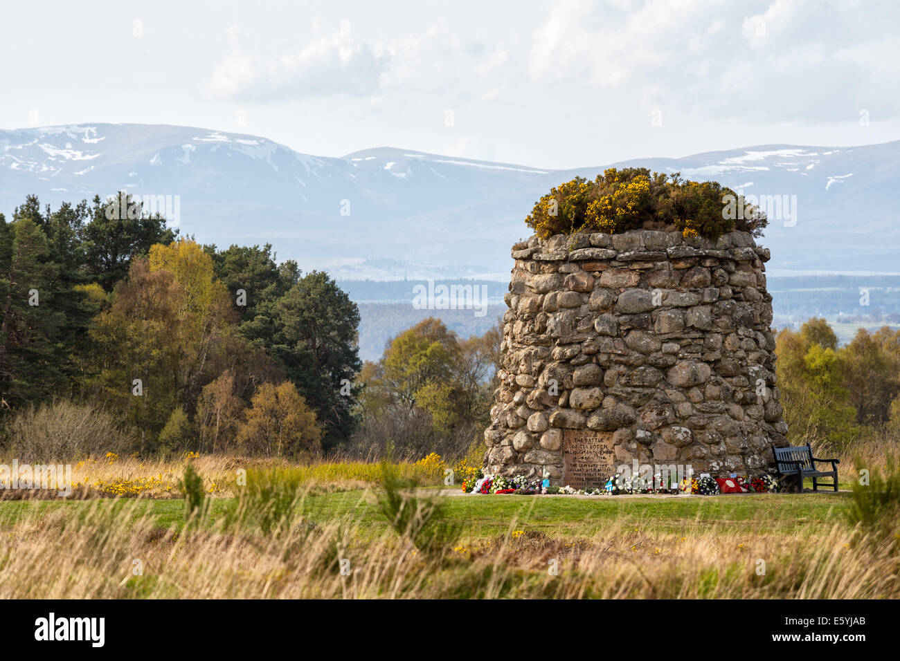 Memorial Cairn sul campo di battaglia di Culloden, vicino a Inverness, Highland, Scotland, Regno Unito. Foto Stock