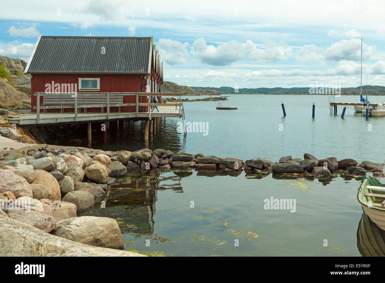 Tipicamente scandinavo architettura: Red cottage in legno a Hällene, Tjörn, Bohuslän, Västra Götalands Iän, Svezia. Foto Stock