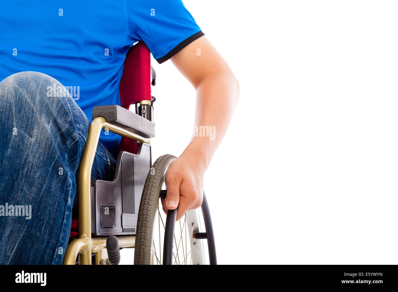 Vista dettagliata del uomo disabile seduto su una sedia a rotelle Foto Stock