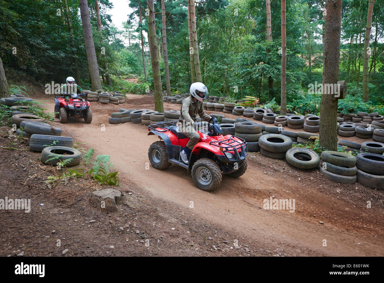 Safari in Quad Bike Center Parcs Foresta di Sherwood NOTTINGHAMSHIRE REGNO UNITO Foto Stock