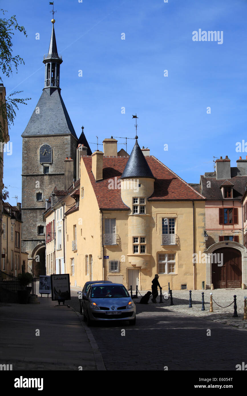 La Maison Des riproduttori De Domecy e Torre dell'Orologio, Avallon, Bourgogne, Francia. Foto Stock