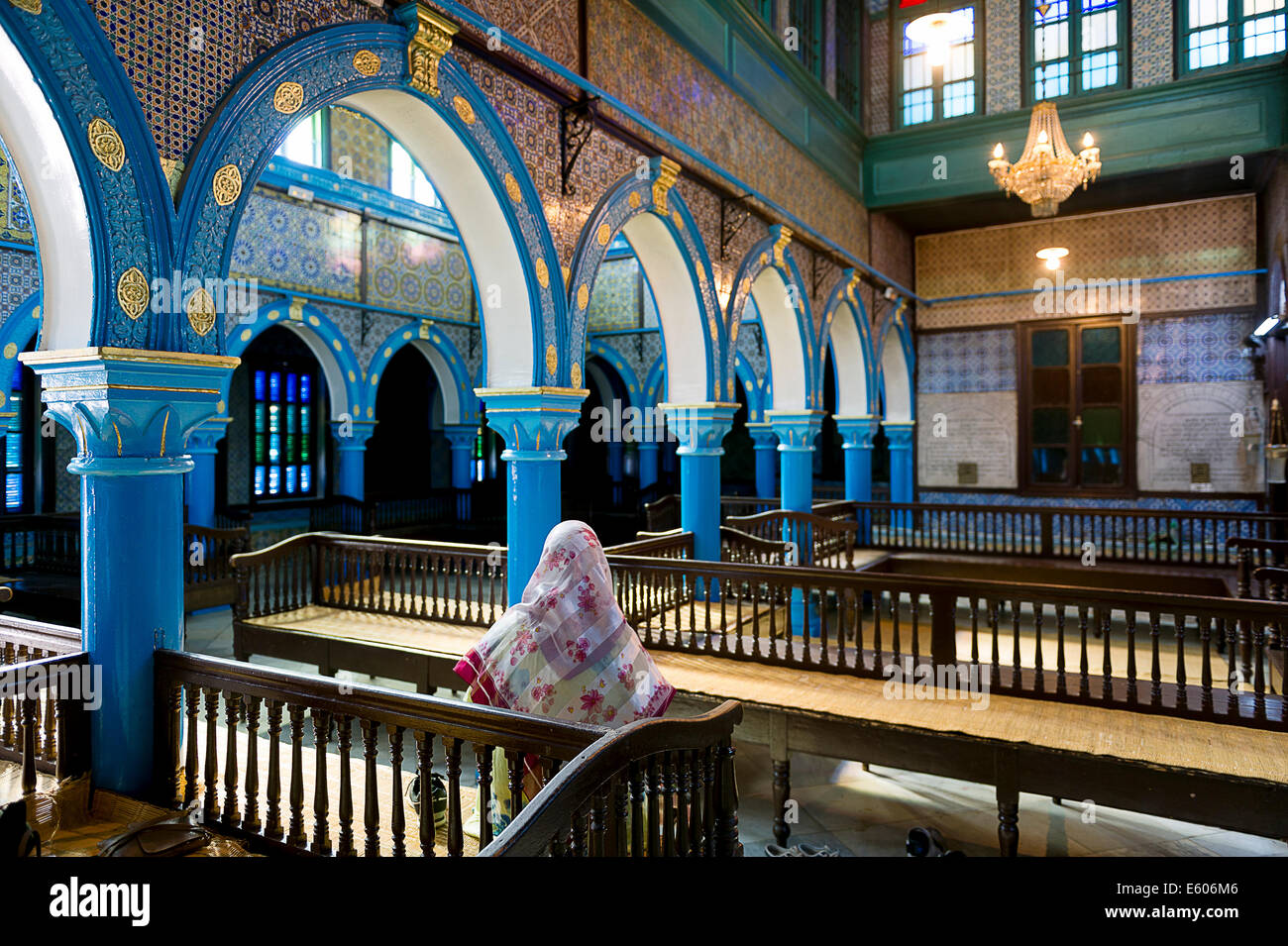 Africa, Nord Africa, il Maghreb, sud della Tunisia, isola di Djerba. Governorat di Medenine. Erriadh. Hara Sghira. Ghriba sinagoga ebraica. Foto Stock