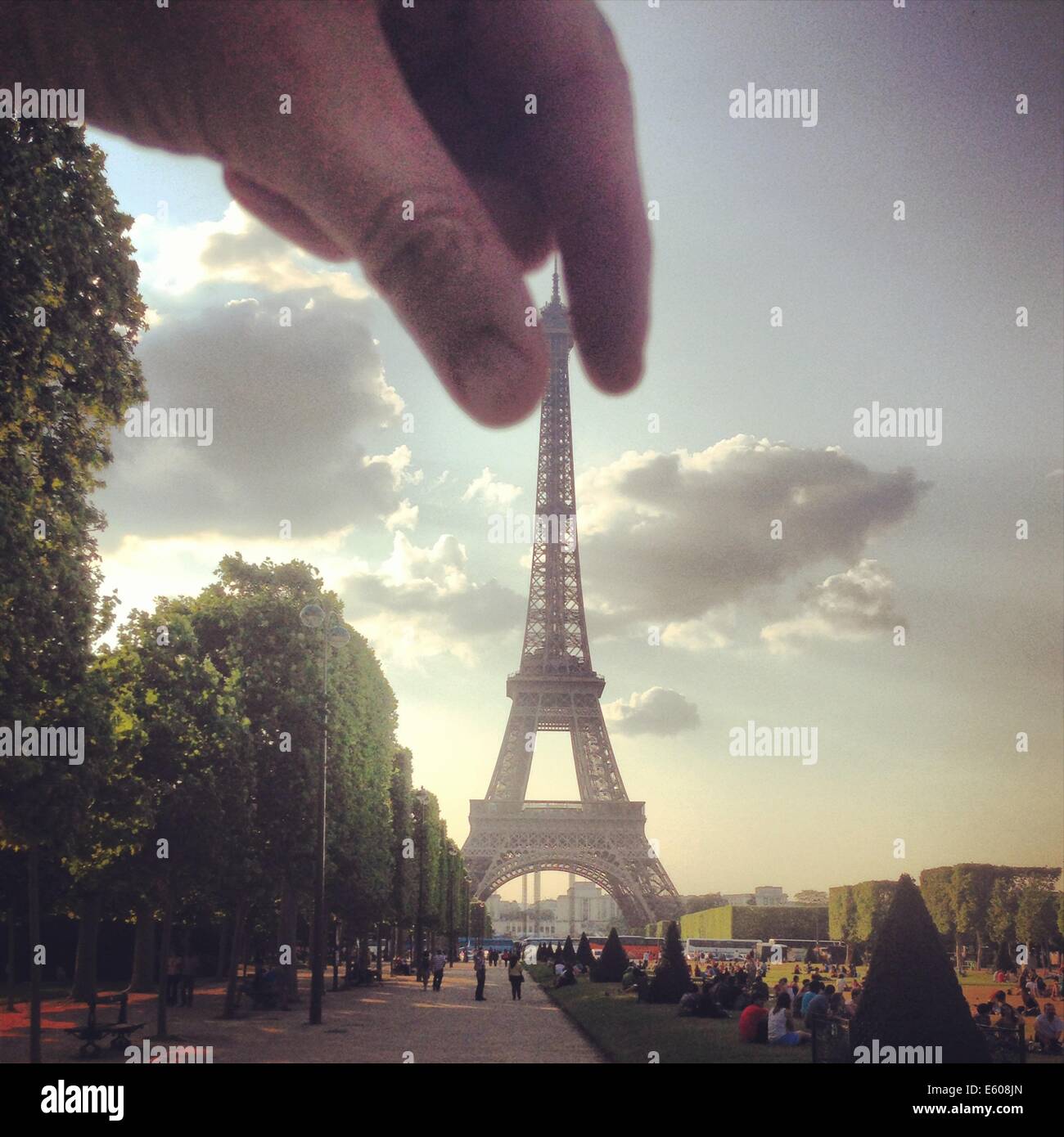 Prelevare la Torre Eiffel Foto Stock