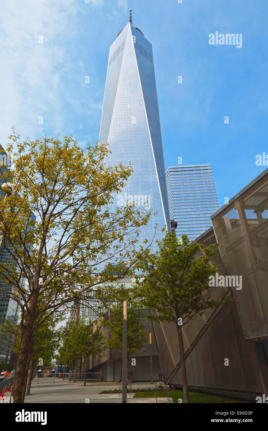 NEW YORK, NY - 21 Maggio 2014: Libertà Torre si trova nella parte inferiore di Manhattan, stand 1.776 metri di altezza sul sito del vecchio mondo T Foto Stock