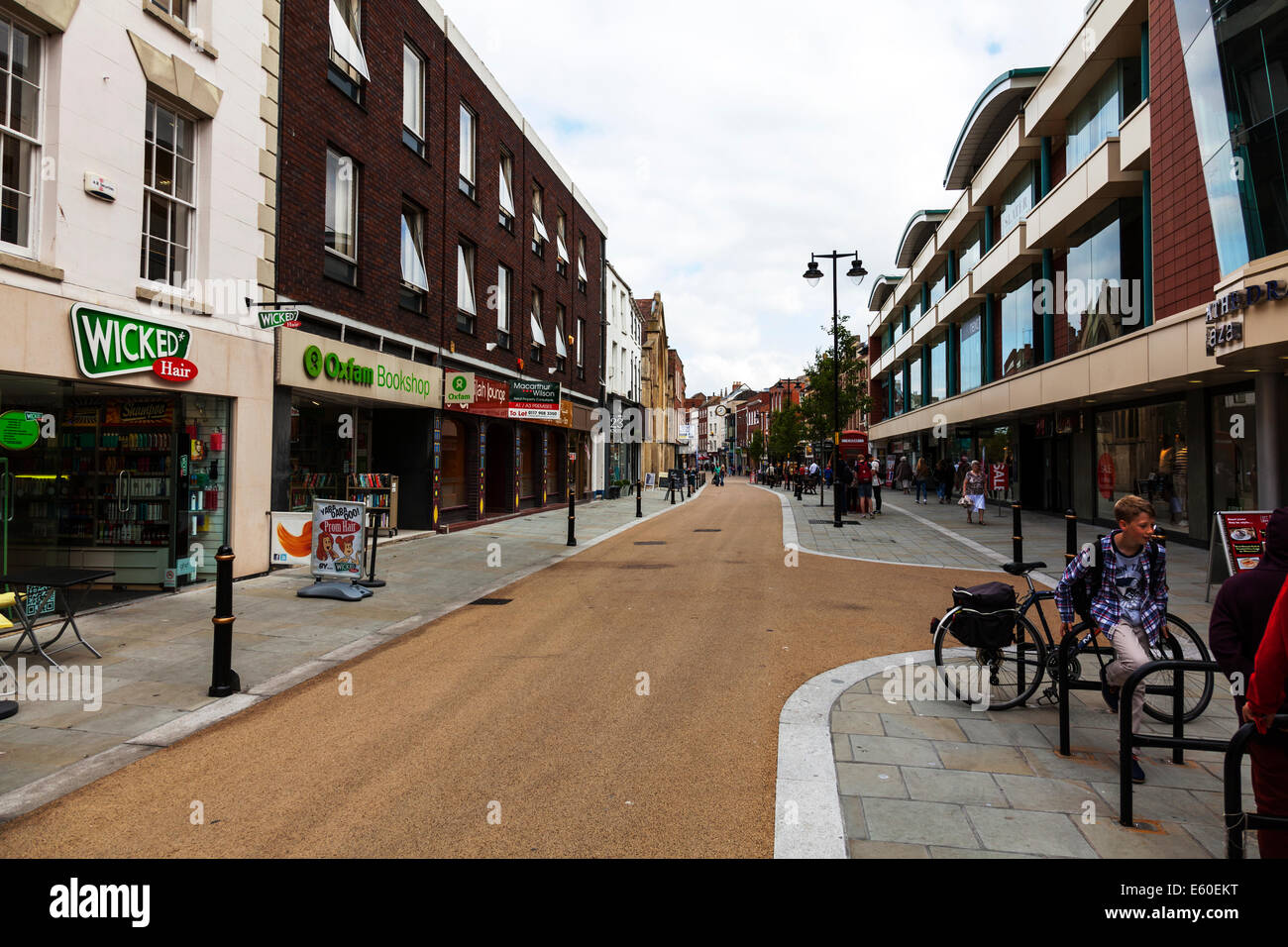 Worcester City high street REGNO UNITO Inghilterra negozi pedonale dello shopping dei clienti Foto Stock