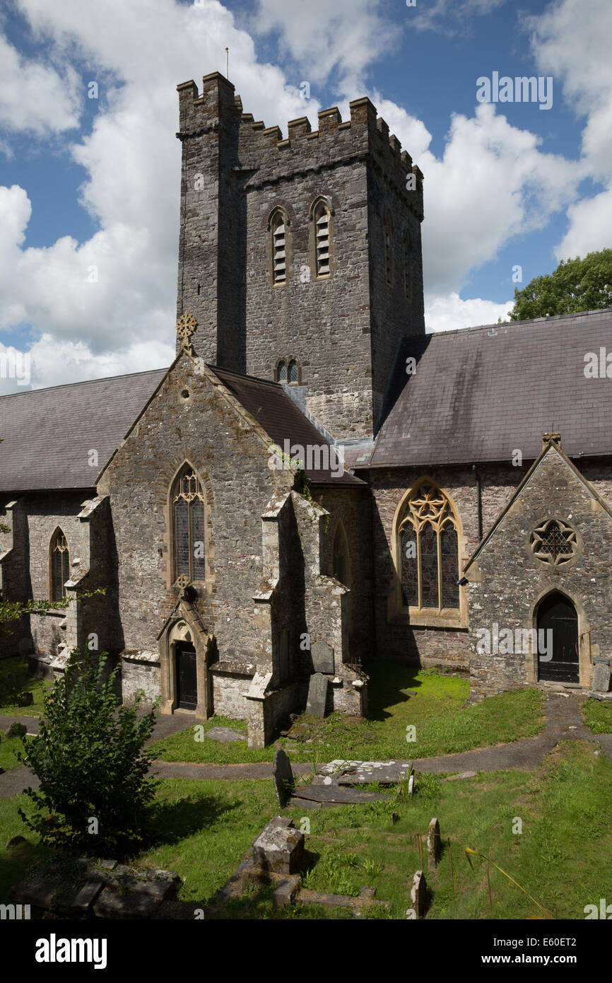 St Martin's Church a Laugharne. Dylan e Caitlin Thomas sono sepolti in questa chiesa. Foto Stock