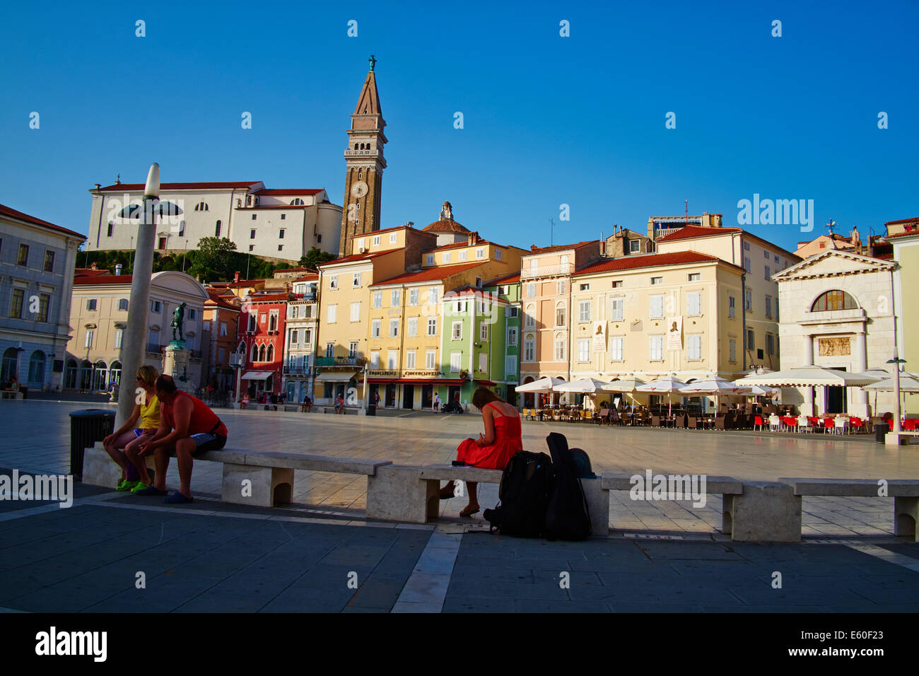 La Slovenia, regione di Primorska, costa Adriatica, pirano, Tartini Square e st. Chiesa di Georges Foto Stock