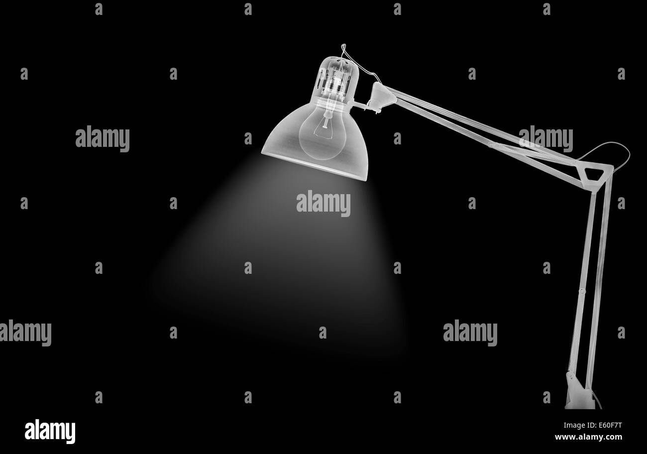 Raggi X di una lampada lampadina incandescente, il filamento è visibile Foto Stock