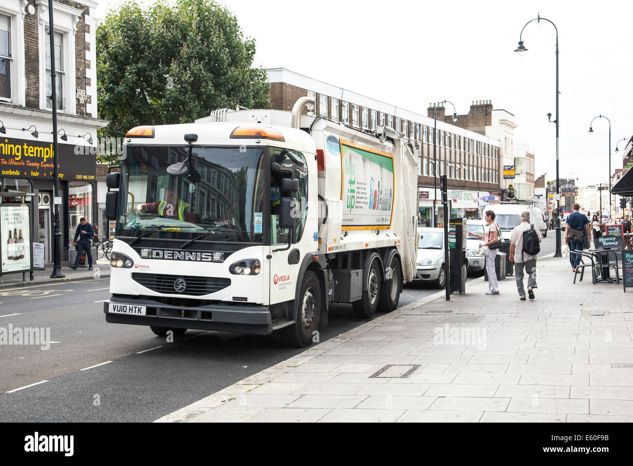 Camion della spazzatura, Kentish Town, Londra, Inghilterra, Regno Unito Foto Stock