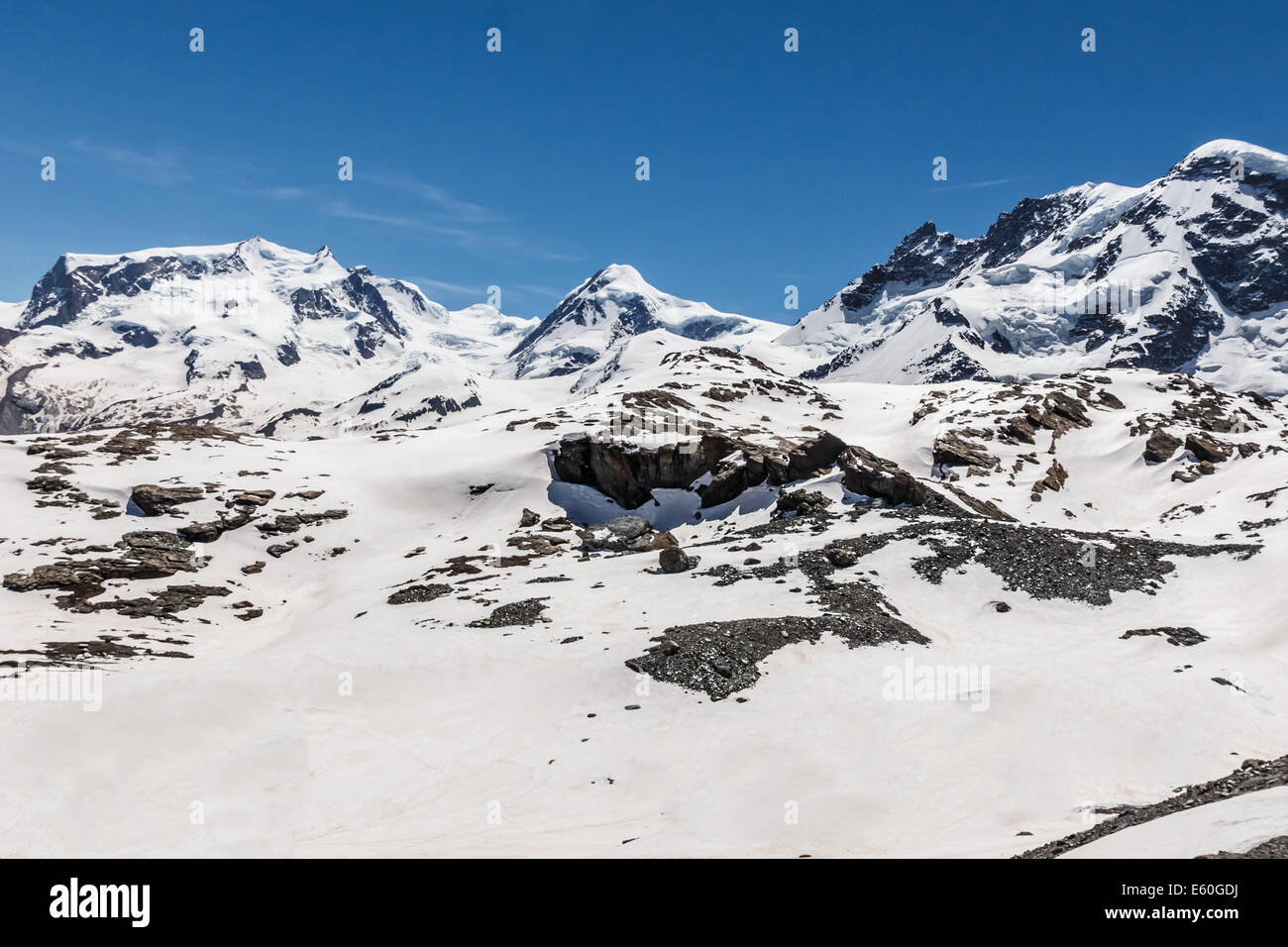 La gamma della montagna paesaggio con cielo blu al Cervino, Svizzera Foto Stock