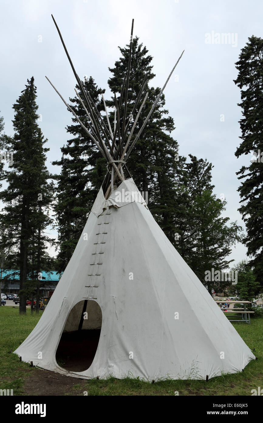 Un tende Tepee a Waskesiu Lake Lodge at Waskesui, Saskatchewan, Canada. Foto Stock