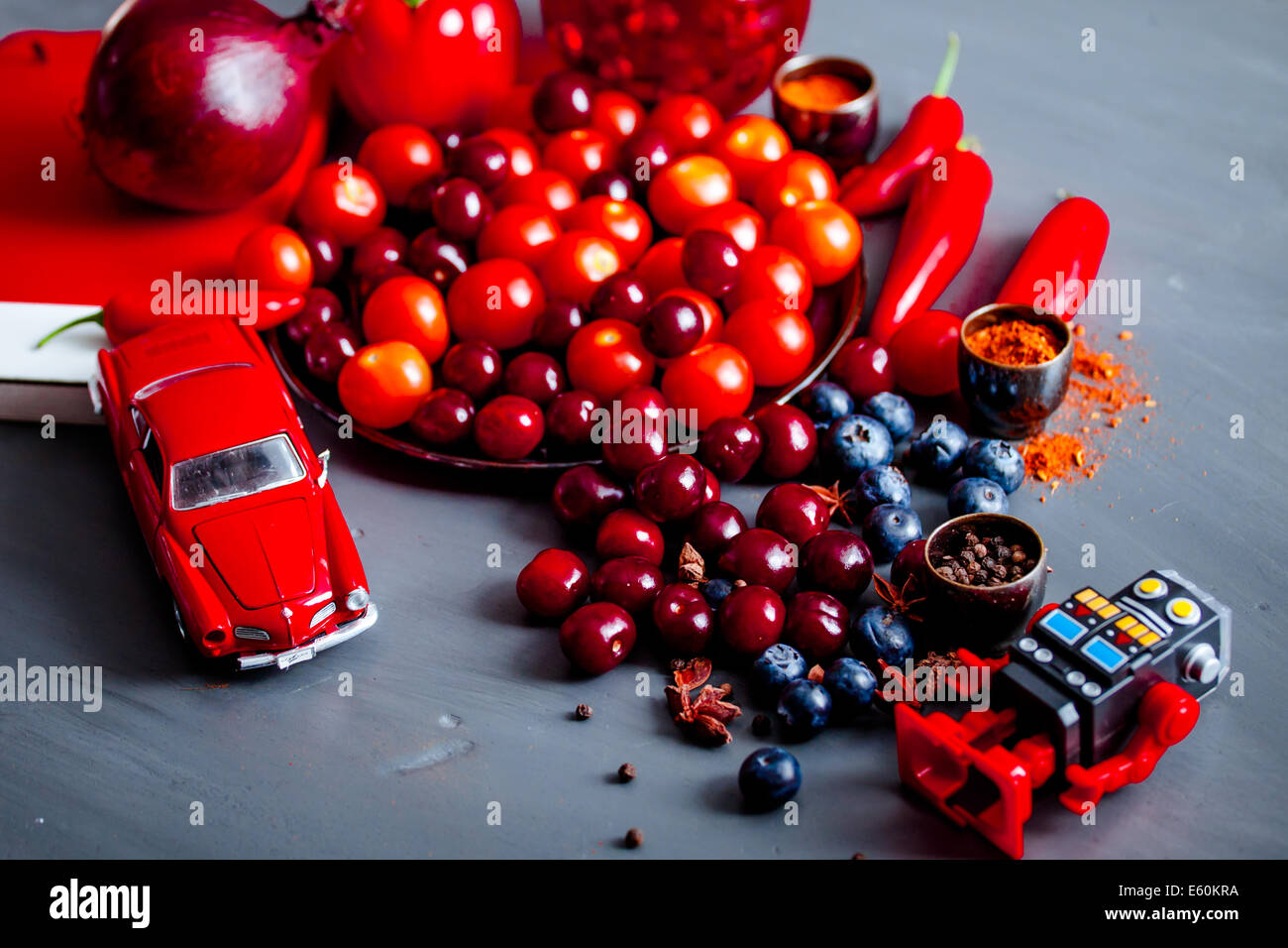 Still-life raccolta di frutta e verdura e prodotti retrò Foto Stock