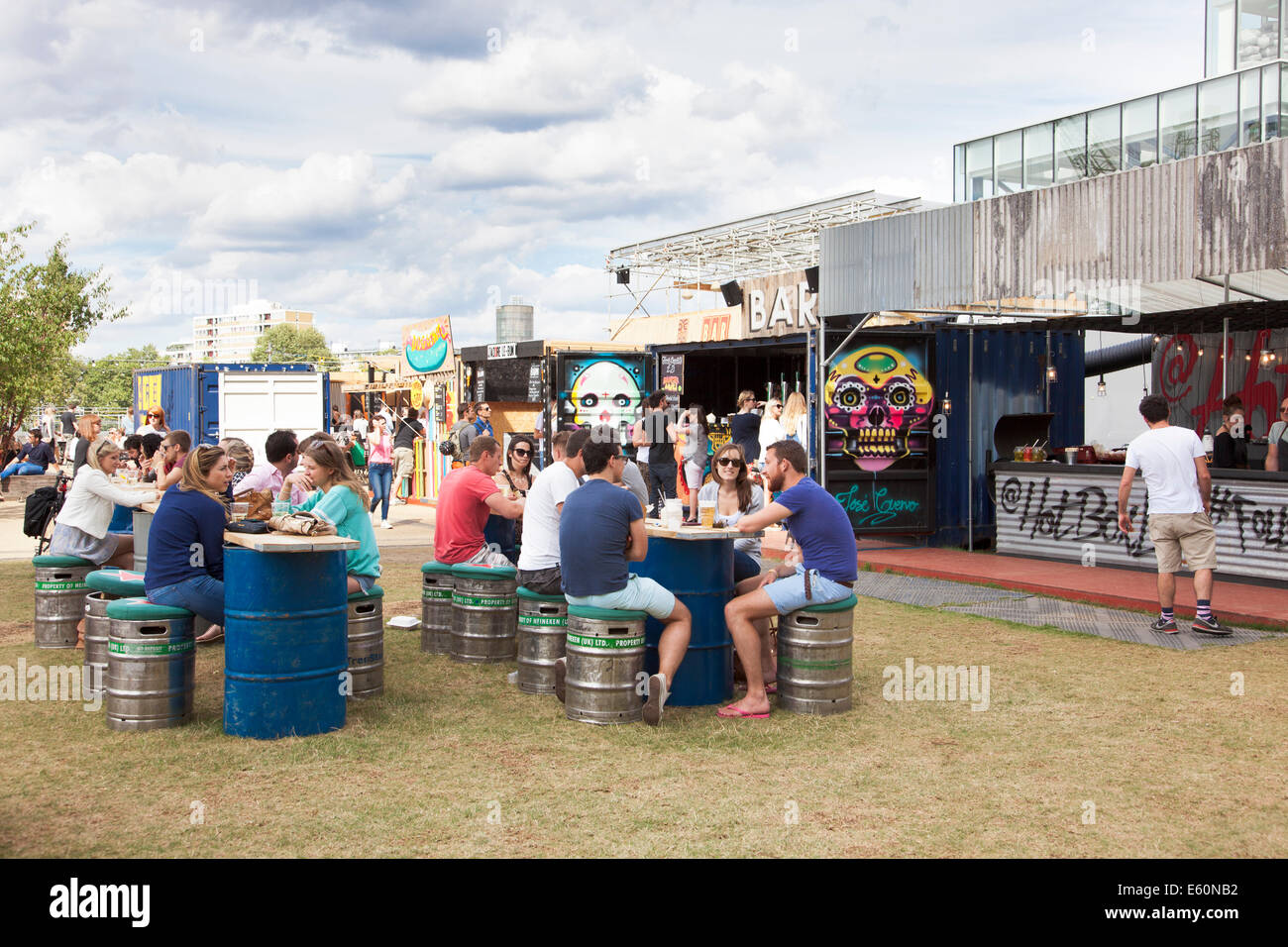 Londra, Inghilterra - 9 agosto 2014 la potenza di Sumner e Street Festa Festa a Battersea Power Station Foto Stock