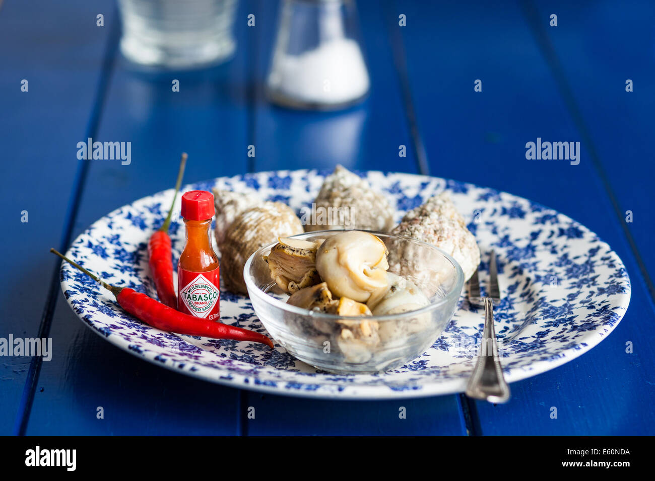 Piastra del British conchiglia con salsa piccante Foto Stock